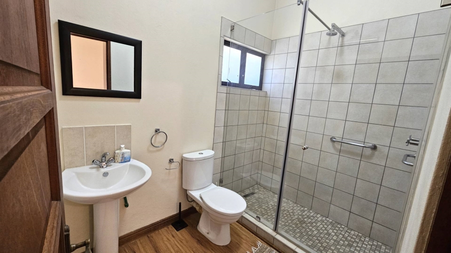 5 Bedroom Property for Sale in The Coves North West